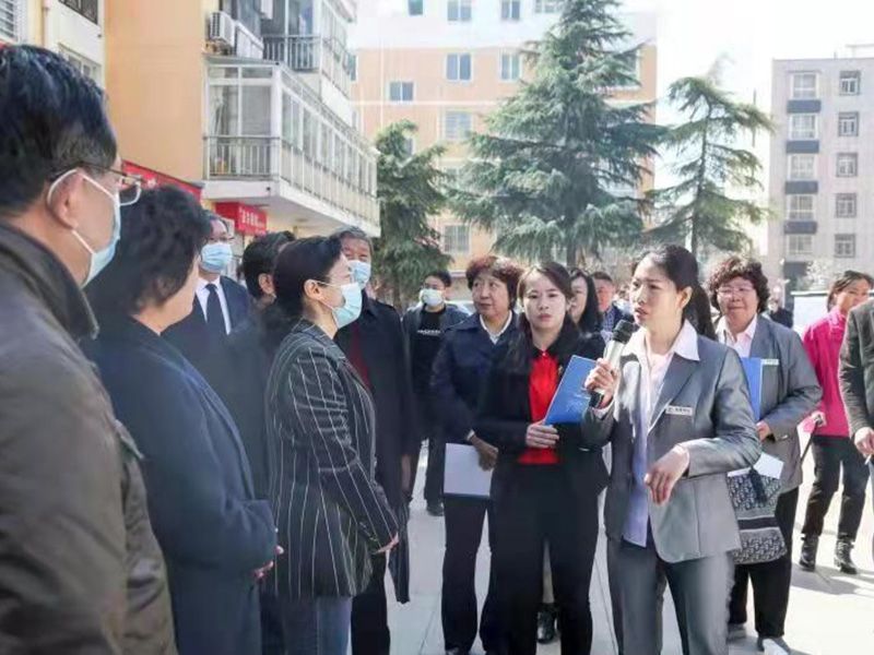 2021年，市人大、政協(xié)等各級領(lǐng)導與金色嘉園項目經(jīng)理交流